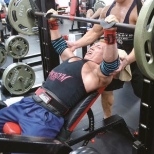 筋肉が“密” 谷野式!鎖骨が埋まるほどの大胸筋上部プレス