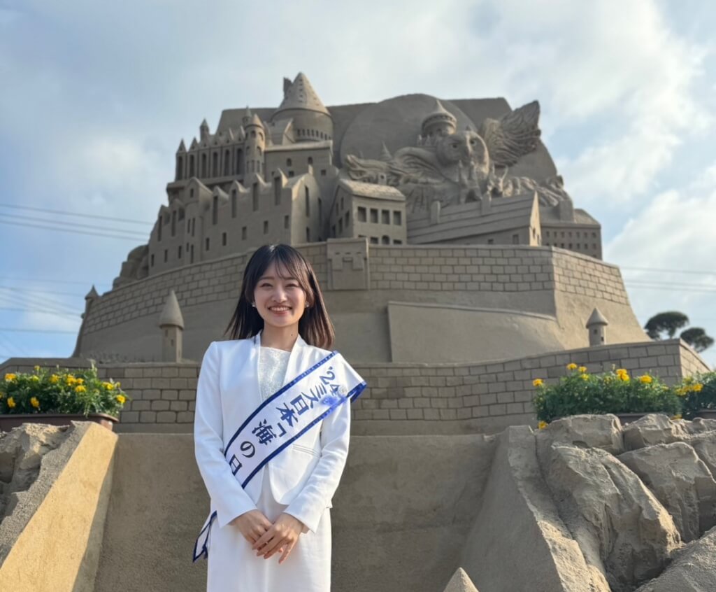 ミス日本「海の日」の有馬佳奈が「吹上浜　砂の祭典」に登場