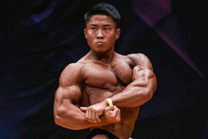 ベンチプレスの重量の伸ばし方をボディビル王者・相澤隼人が動画で解説！レッグドライブと剛性力の高め方とは？