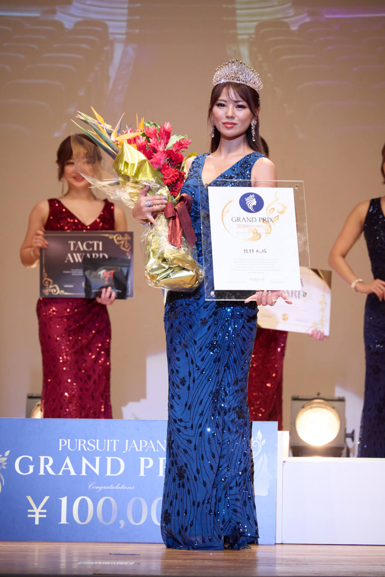 初代女王の綾野礼成さん